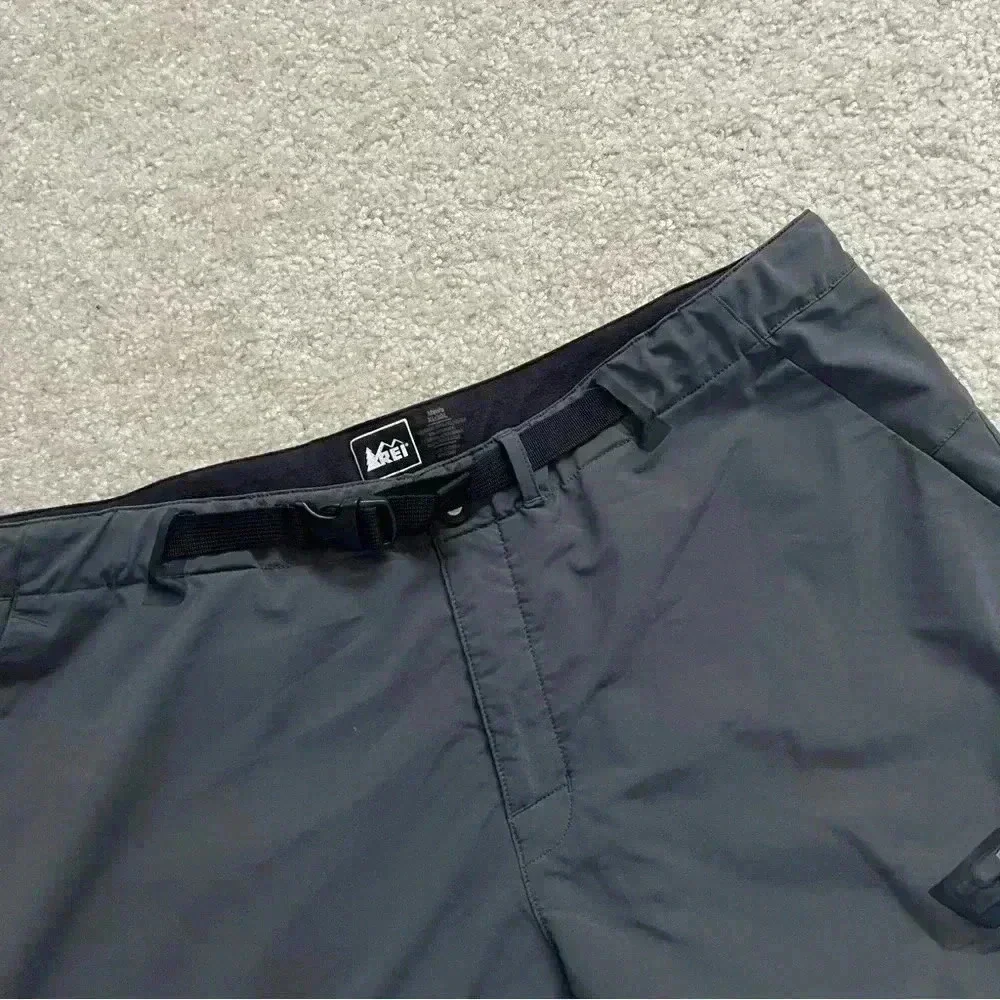 REI Gray Shorts Men’s Size XL 30 Zip Pockets Hiking Outdoor Active